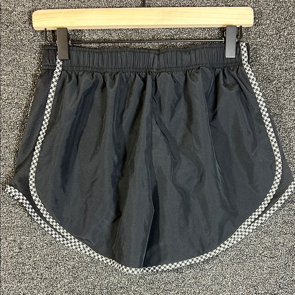 Nike Black Athletic Shorts with Checked Pattern Lightweight Moisture-Wicking, S - Picture 2 of 6